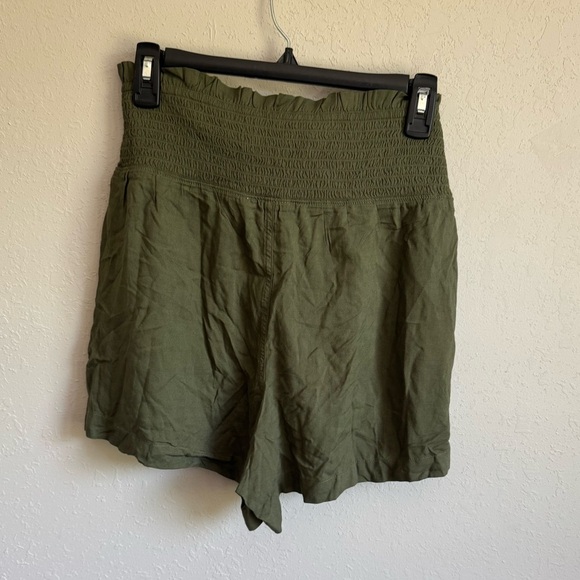Abercrombie & Fitch Green Pull On Smocked Casual Tie Shorts Womens L Summer - Picture 4 of 5